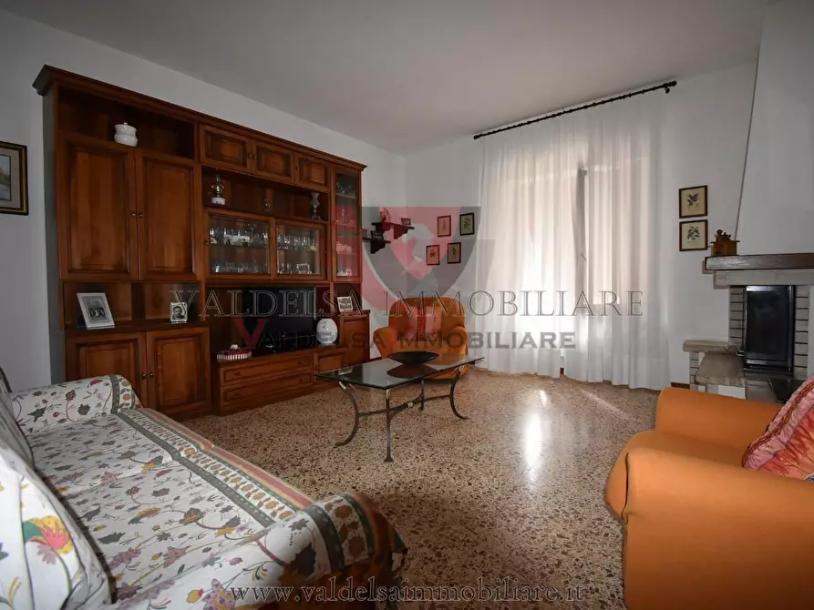 Immagine 5 di Appartamento in vendita  a San Gimignano