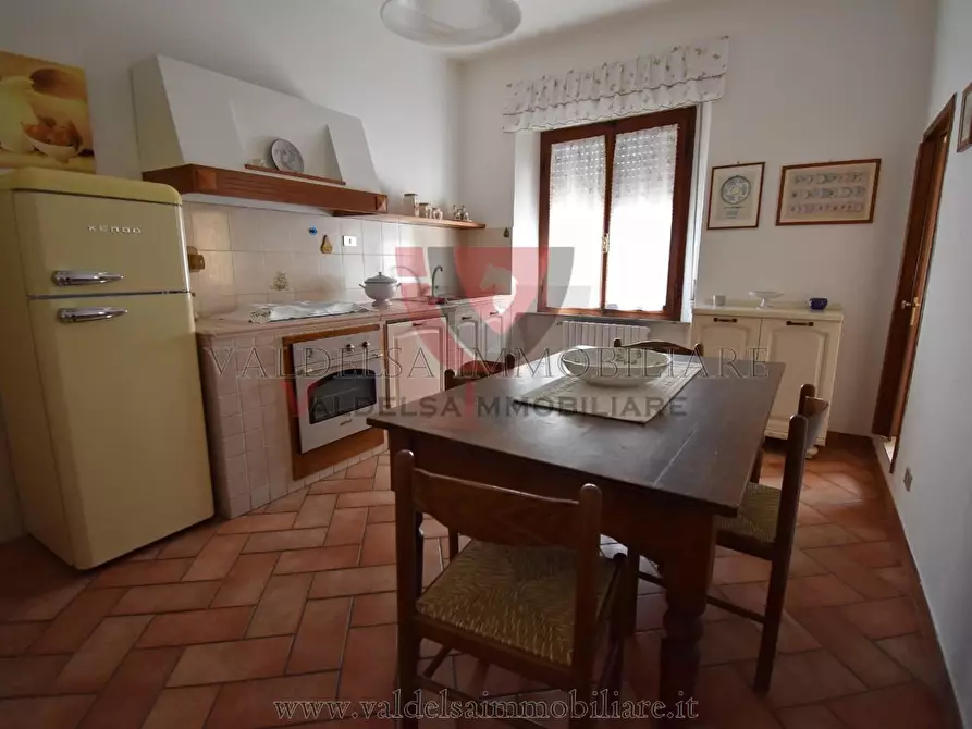 Immagine 2 di Appartamento in vendita  a San Gimignano