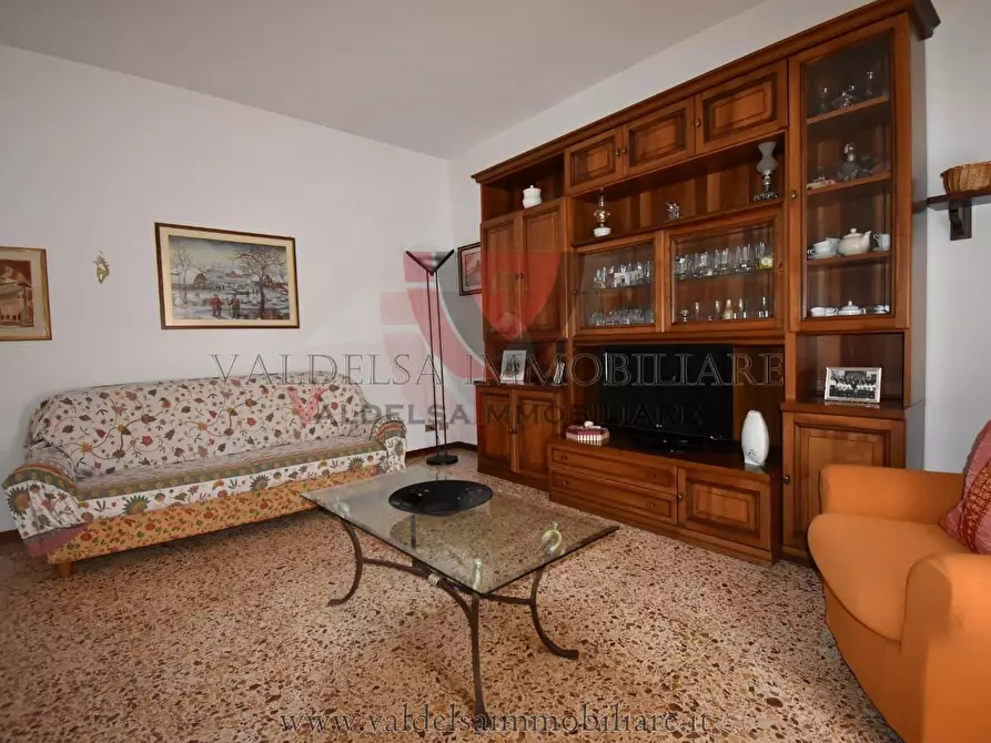 Immagine 3 di Appartamento in vendita  a San Gimignano