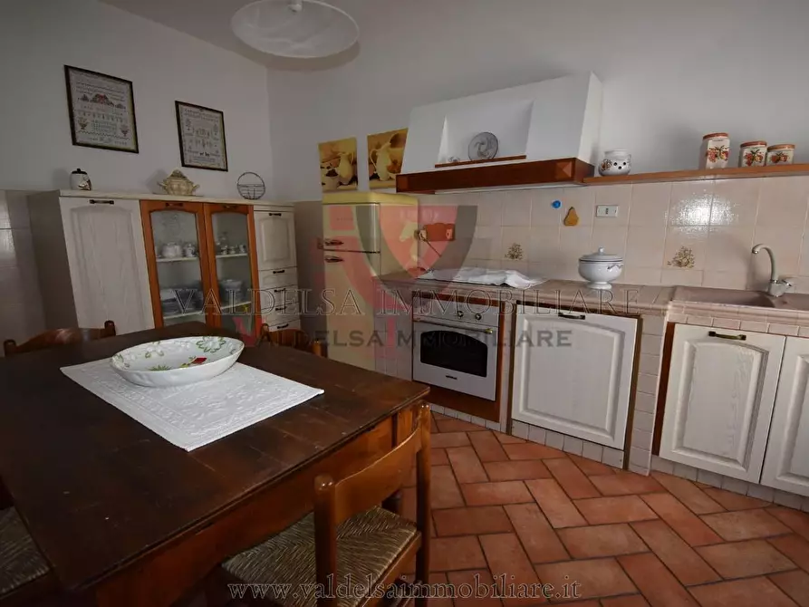 Immagine 7 di Appartamento in vendita  a San Gimignano