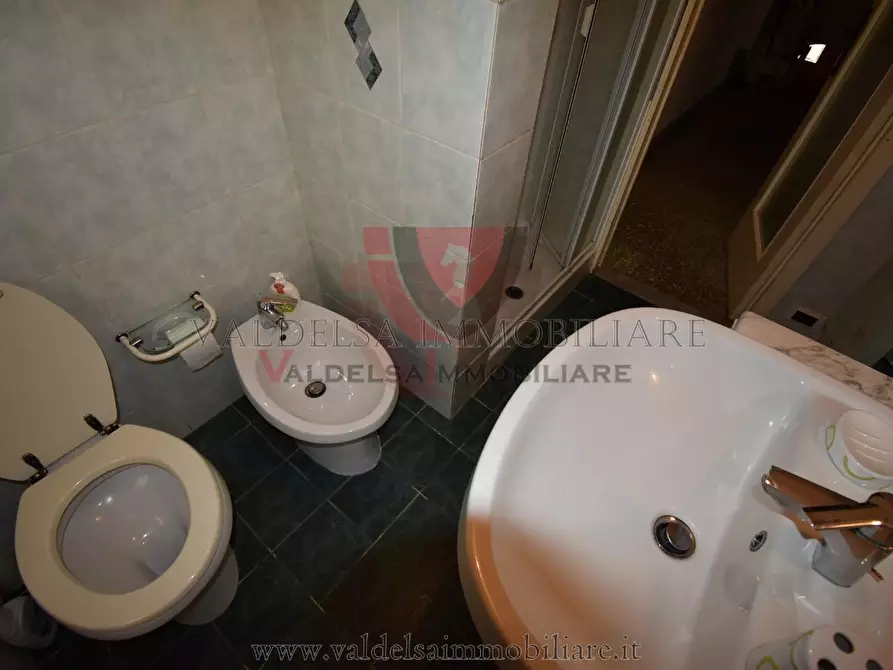 Immagine 14 di Appartamento in vendita  a San Gimignano