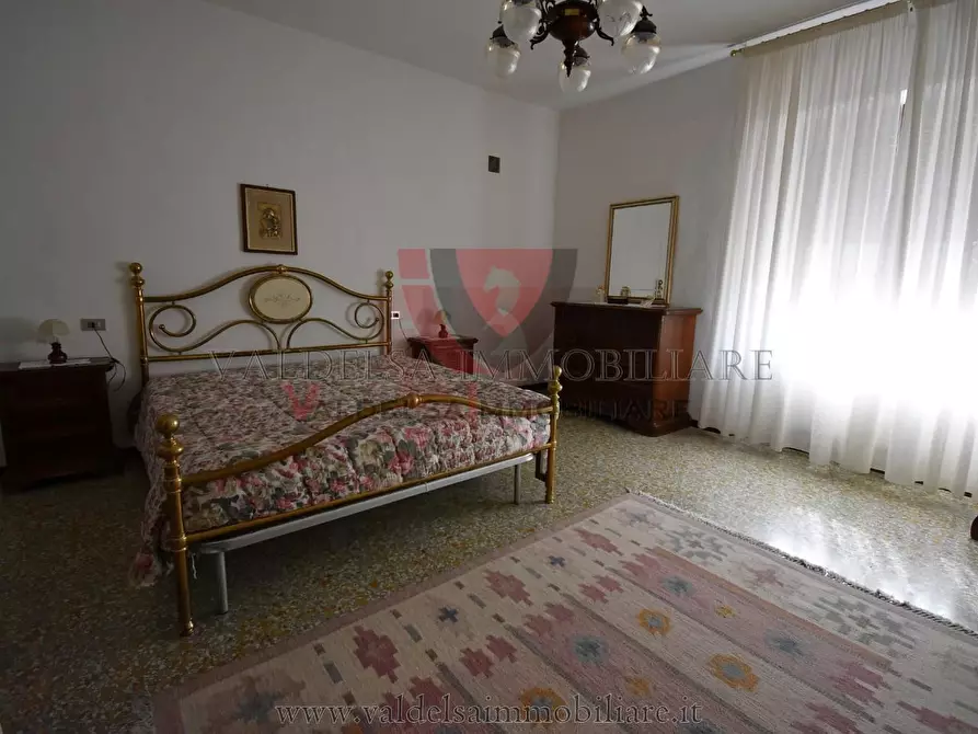 Immagine 11 di Appartamento in vendita  a San Gimignano