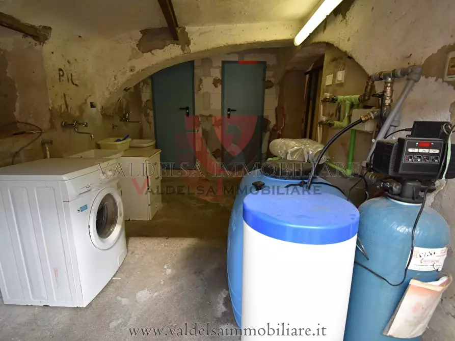 Immagine 11 di Appartamento in vendita  a San Gimignano