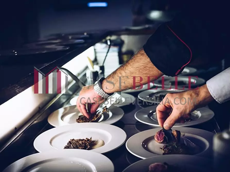 Immagine 1 di Bar / Ristorante in vendita  a Pietrasanta