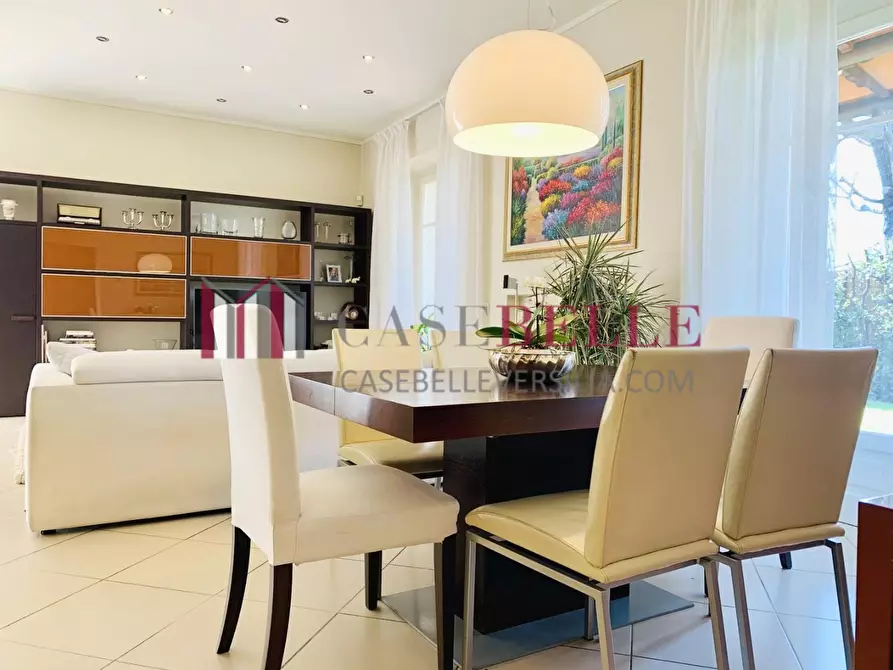 Immagine 2 di Villa in affitto  a Forte Dei Marmi