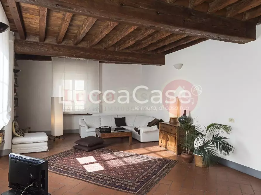 Immagine 3 di Appartamento in vendita  a Lucca