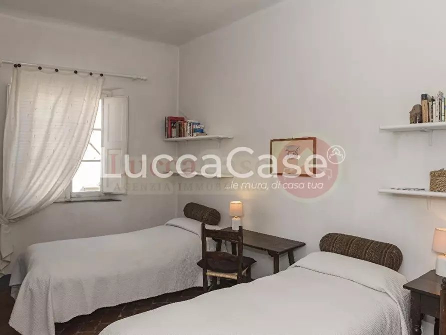 Immagine 17 di Appartamento in vendita  a Lucca