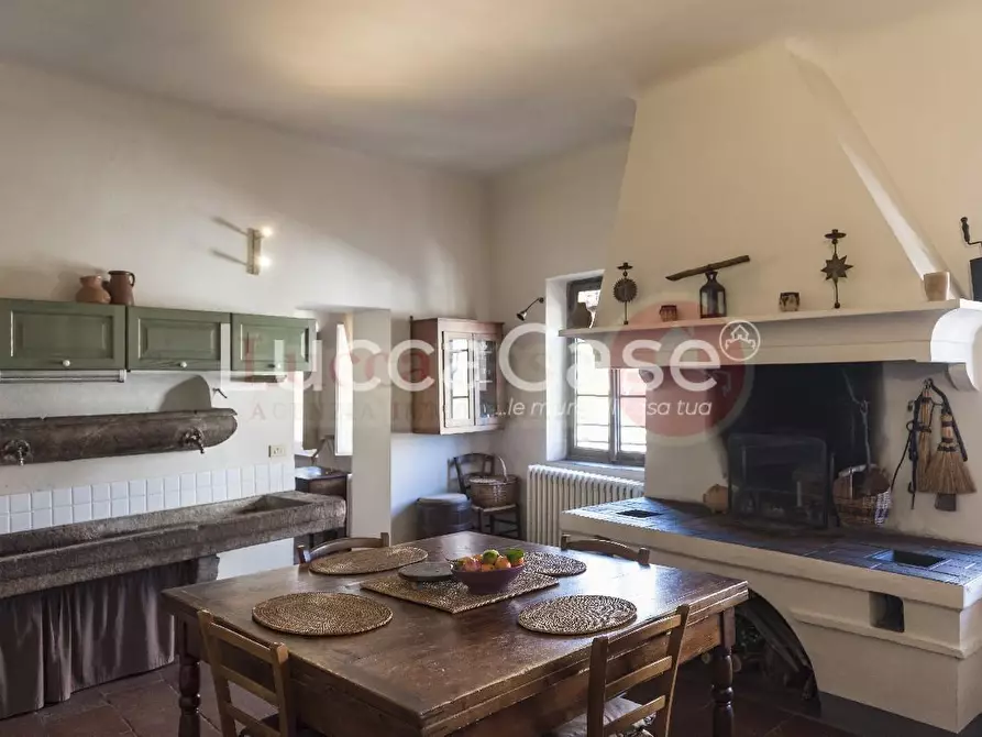 Immagine 10 di Appartamento in vendita  a Lucca