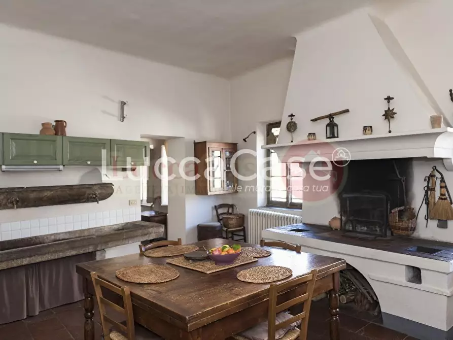 Immagine 8 di Appartamento in vendita  a Lucca