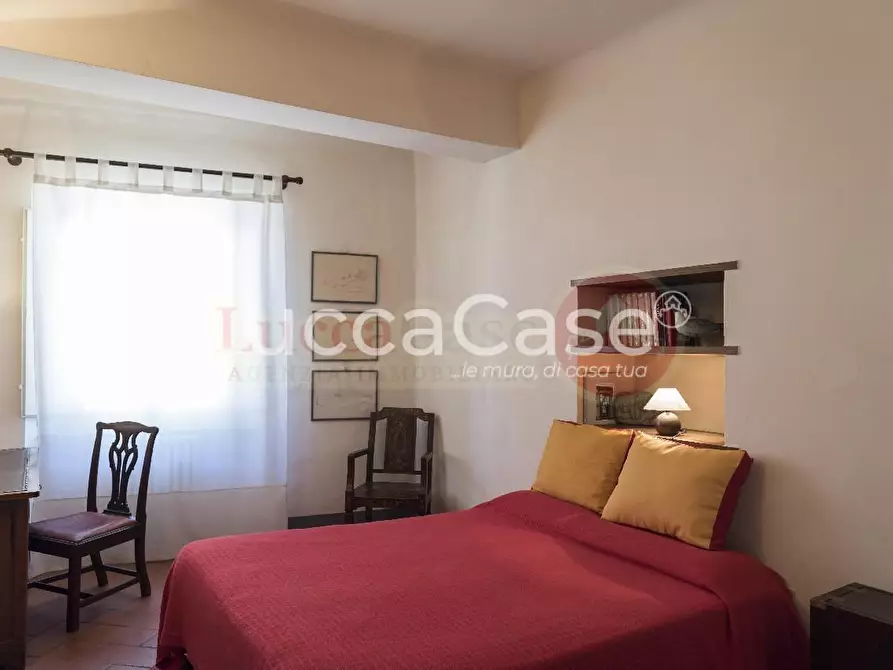 Immagine 11 di Appartamento in vendita  a Lucca