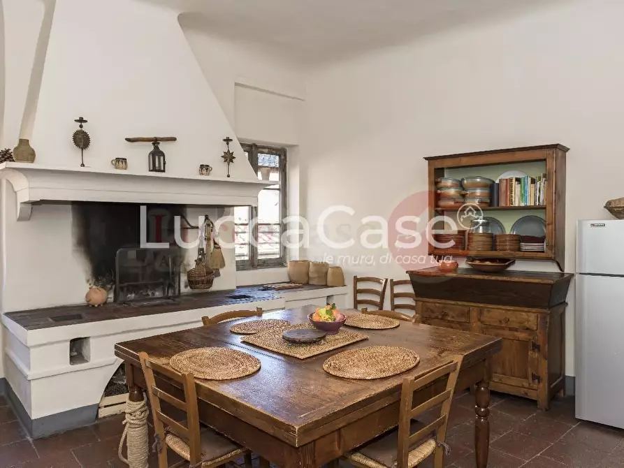 Immagine 4 di Appartamento in vendita  a Lucca