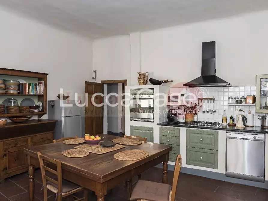 Immagine 5 di Appartamento in vendita  a Lucca