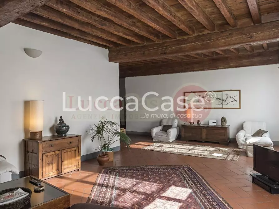Immagine 14 di Appartamento in vendita  a Lucca