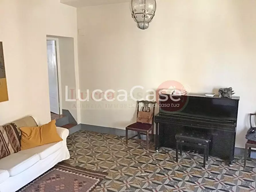 Immagine 19 di Appartamento in vendita  a Lucca