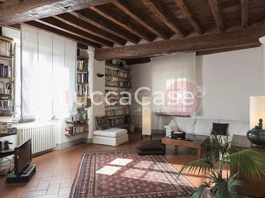 Immagine 2 di Appartamento in vendita  a Lucca