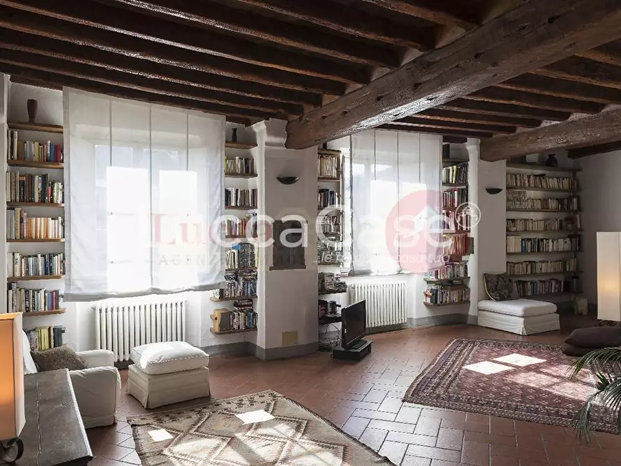 Immagine 15 di Appartamento in vendita  a Lucca