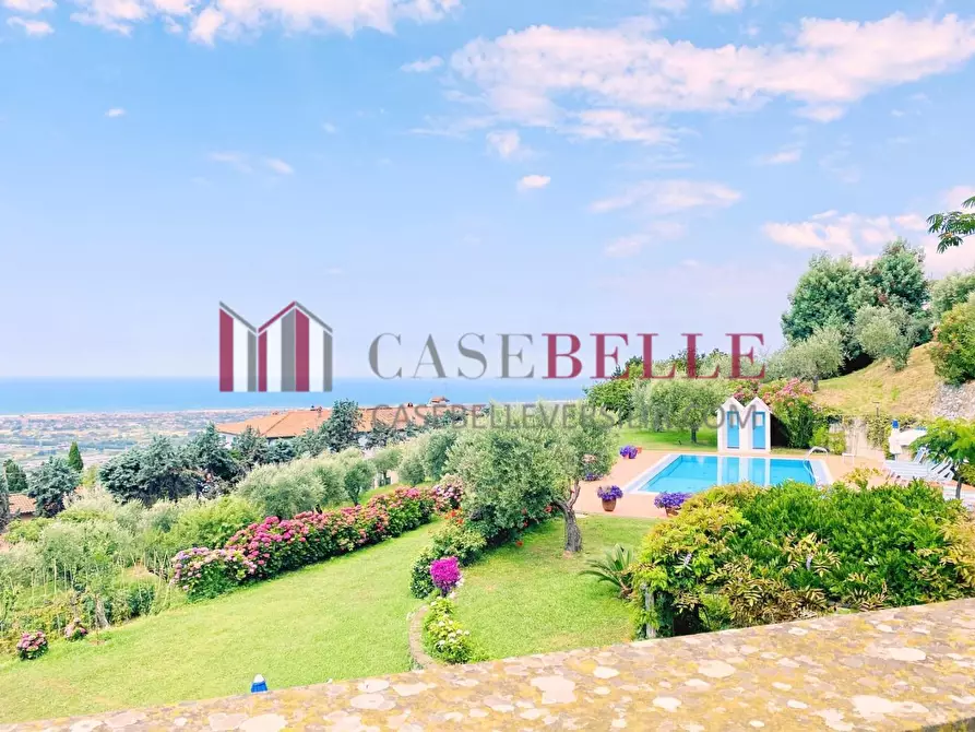 Immagine 26 di Villa in vendita  a Massarosa