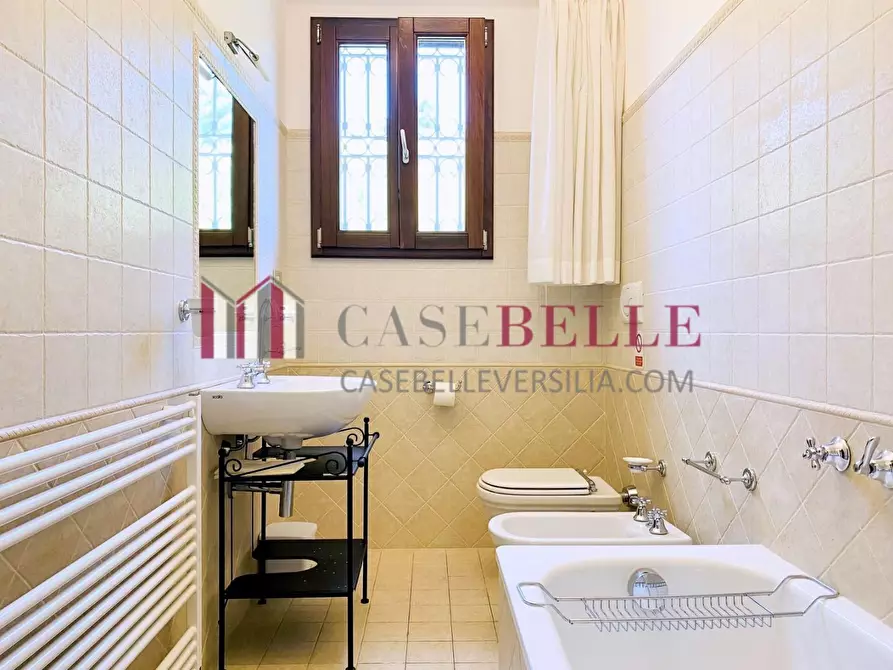 Immagine 33 di Villa in vendita  a Massarosa