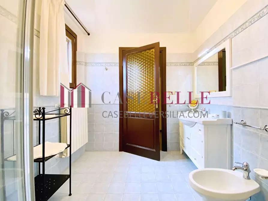 Immagine 36 di Villa in vendita  a Massarosa