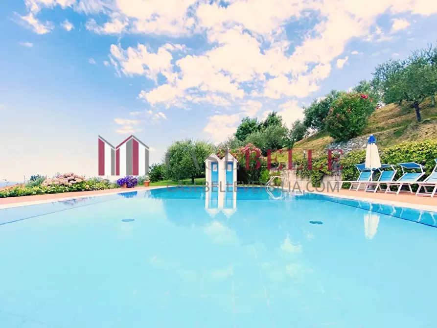 Immagine 51 di Villa in vendita  a Massarosa