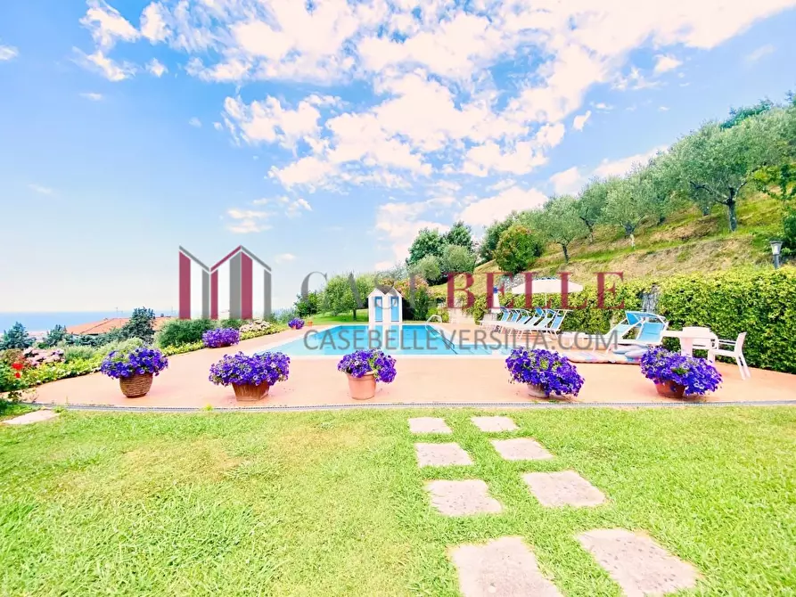 Immagine 50 di Villa in vendita  a Massarosa
