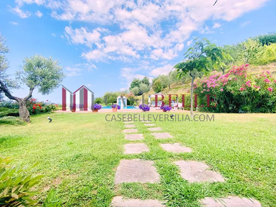 Immagine 49 di Villa in vendita  a Massarosa