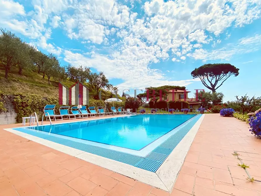Immagine 54 di Villa in vendita  a Massarosa