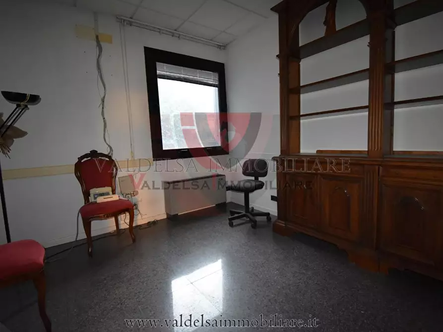 Immagine 6 di Ufficio in vendita  a Poggibonsi