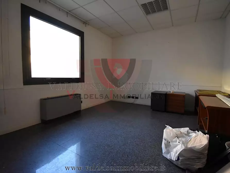 Immagine 4 di Ufficio in vendita  a Poggibonsi