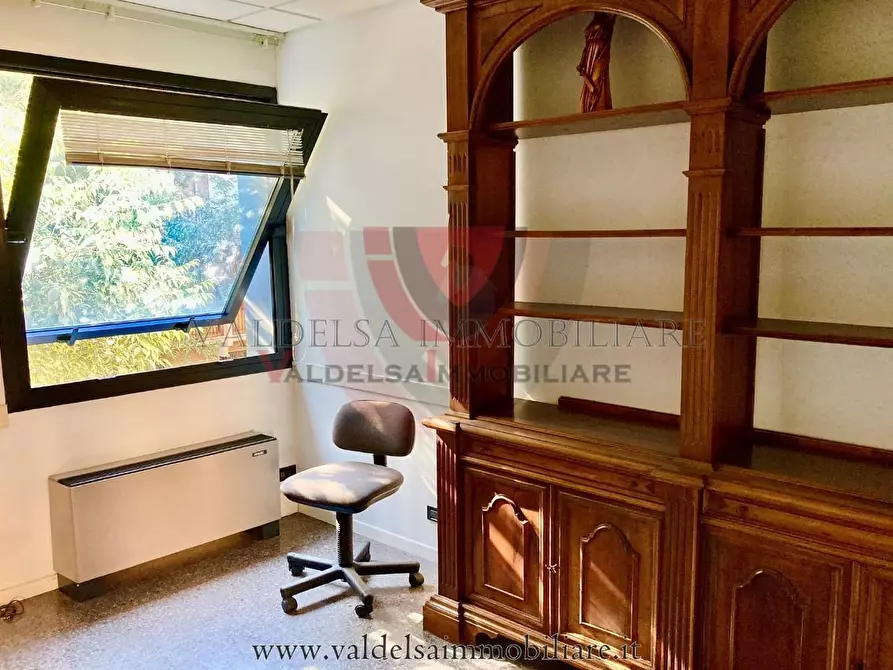 Immagine 5 di Ufficio in vendita  a Poggibonsi