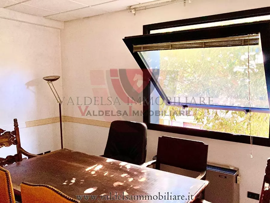 Immagine 3 di Ufficio in vendita  a Poggibonsi