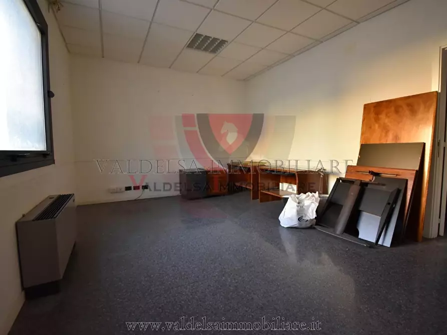 Immagine 2 di Ufficio in vendita  a Poggibonsi