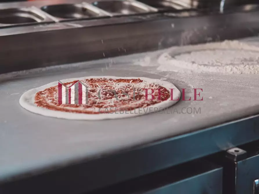 Immagine 1 di Bar / Ristorante in vendita  a Massa