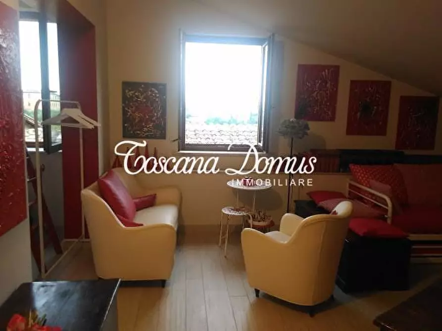 Immagine 9 di Appartamento in vendita  a Siena