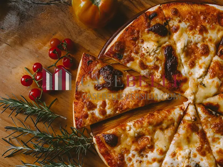 Immagine 1 di Bar / Ristorante in vendita  a Viareggio