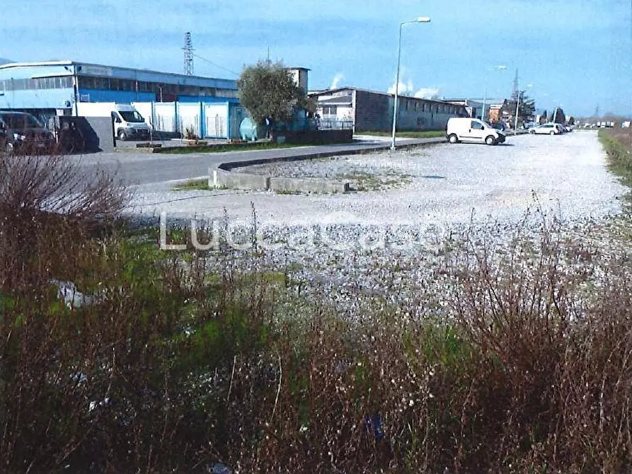 Immagine 4 di Garage in vendita  a Porcari