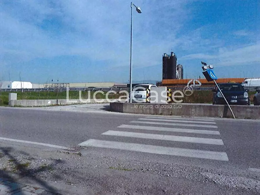 Immagine 5 di Garage in vendita  a Porcari