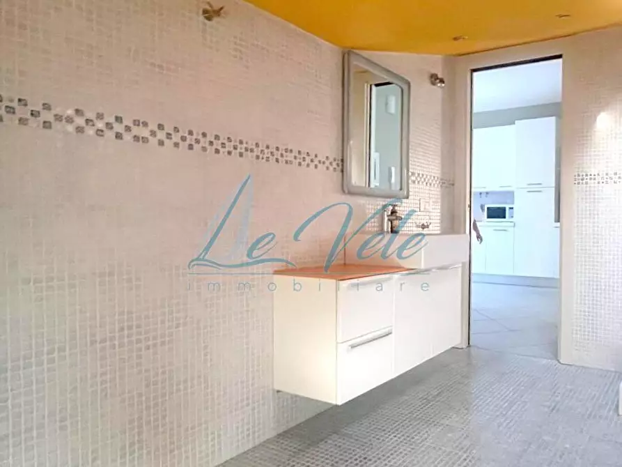 Immagine 13 di Mansarda in vendita  a Massa