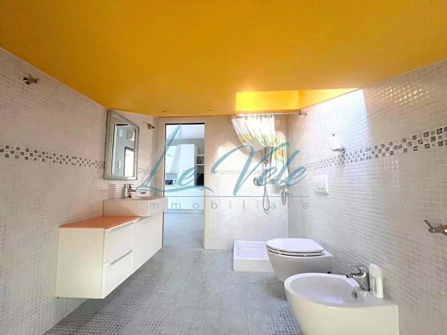 Immagine 12 di Mansarda in vendita  a Massa