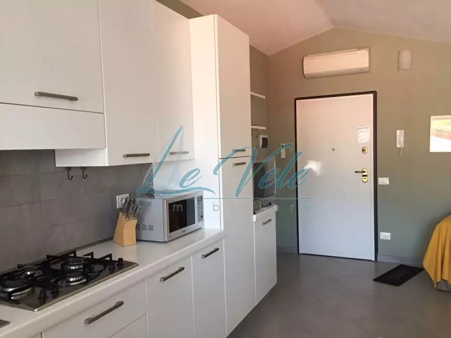 Immagine 8 di Mansarda in vendita  a Massa