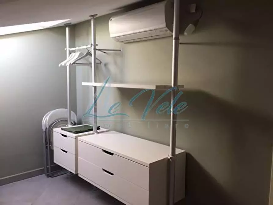 Immagine 10 di Mansarda in vendita  a Massa