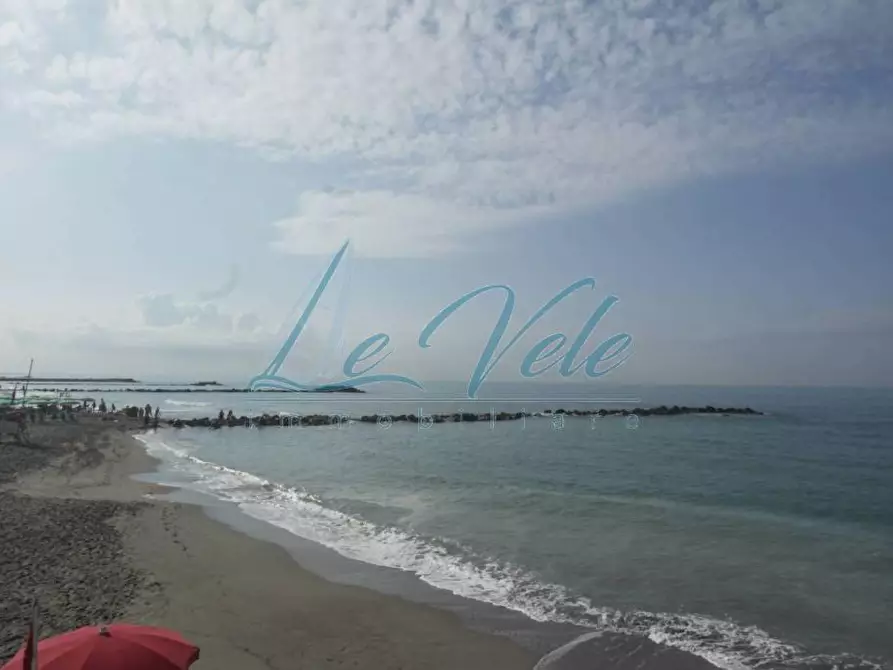 Immagine 9 di Mansarda in vendita  a Massa