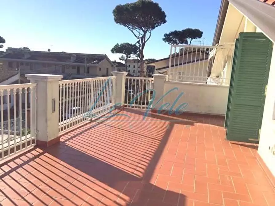 Immagine 16 di Mansarda in vendita  a Massa