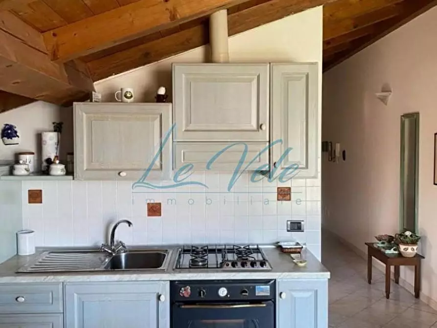 Immagine 2 di Mansarda in vendita  a Massa