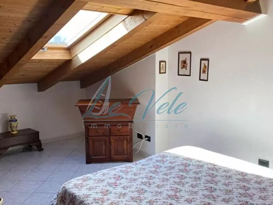 Immagine 10 di Mansarda in vendita  a Massa