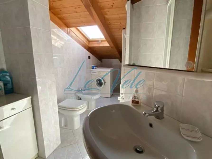 Immagine 13 di Mansarda in vendita  a Massa