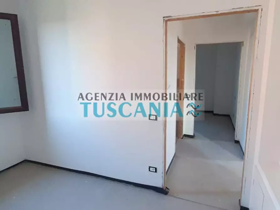 Immagine 10 di Casa trifamiliare in vendita  a Cecina