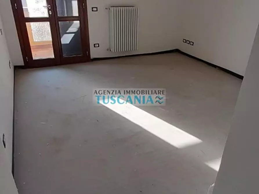 Immagine 14 di Casa trifamiliare in vendita  a Cecina