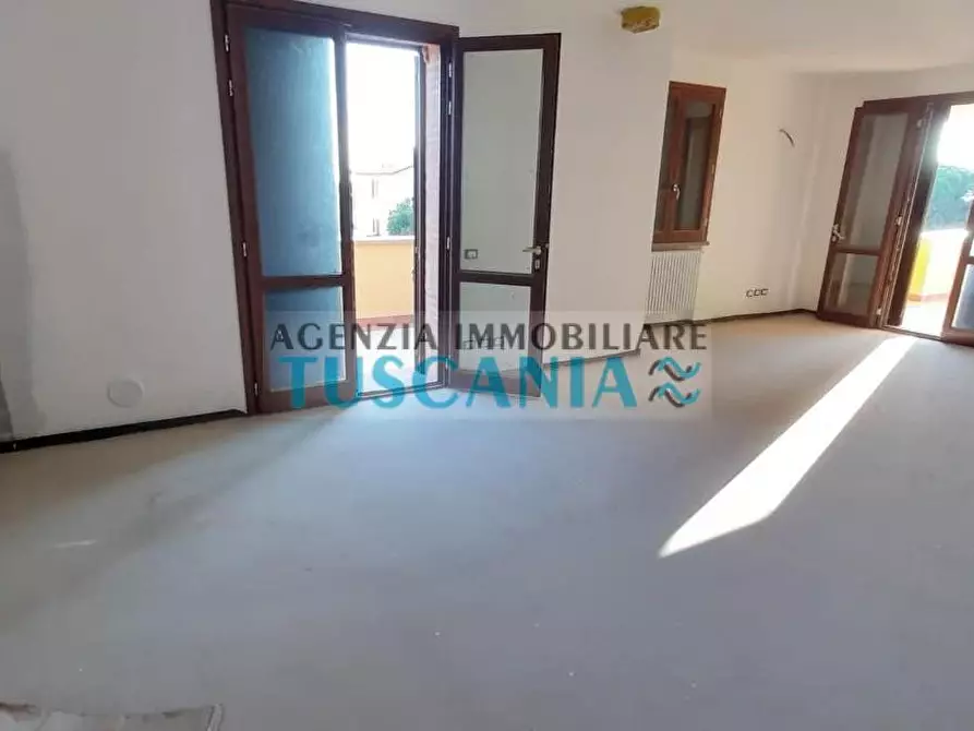 Immagine 3 di Casa trifamiliare in vendita  a Cecina