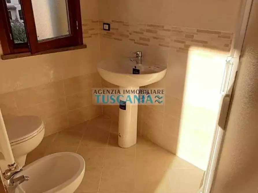 Immagine 9 di Casa trifamiliare in vendita  a Cecina